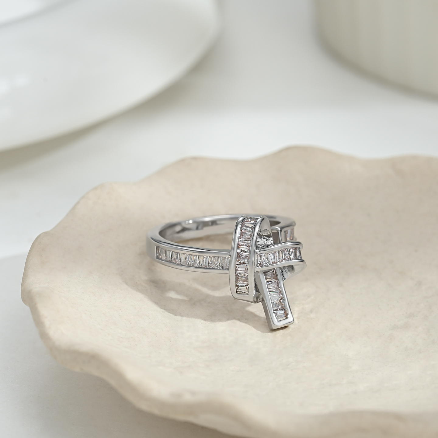 Nuevo diseño ligero de lujo sentido de moda anillo versátil details Picture