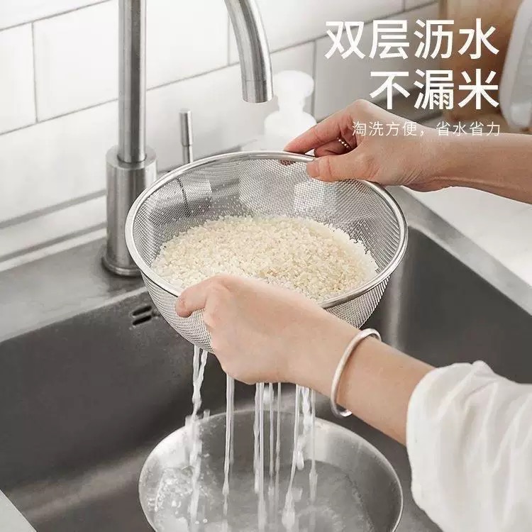 Stainless steel vegetable washing basin draining basket, a household kitchen rice-washing wonder, rice-washing sieve draining basket Application Scenario