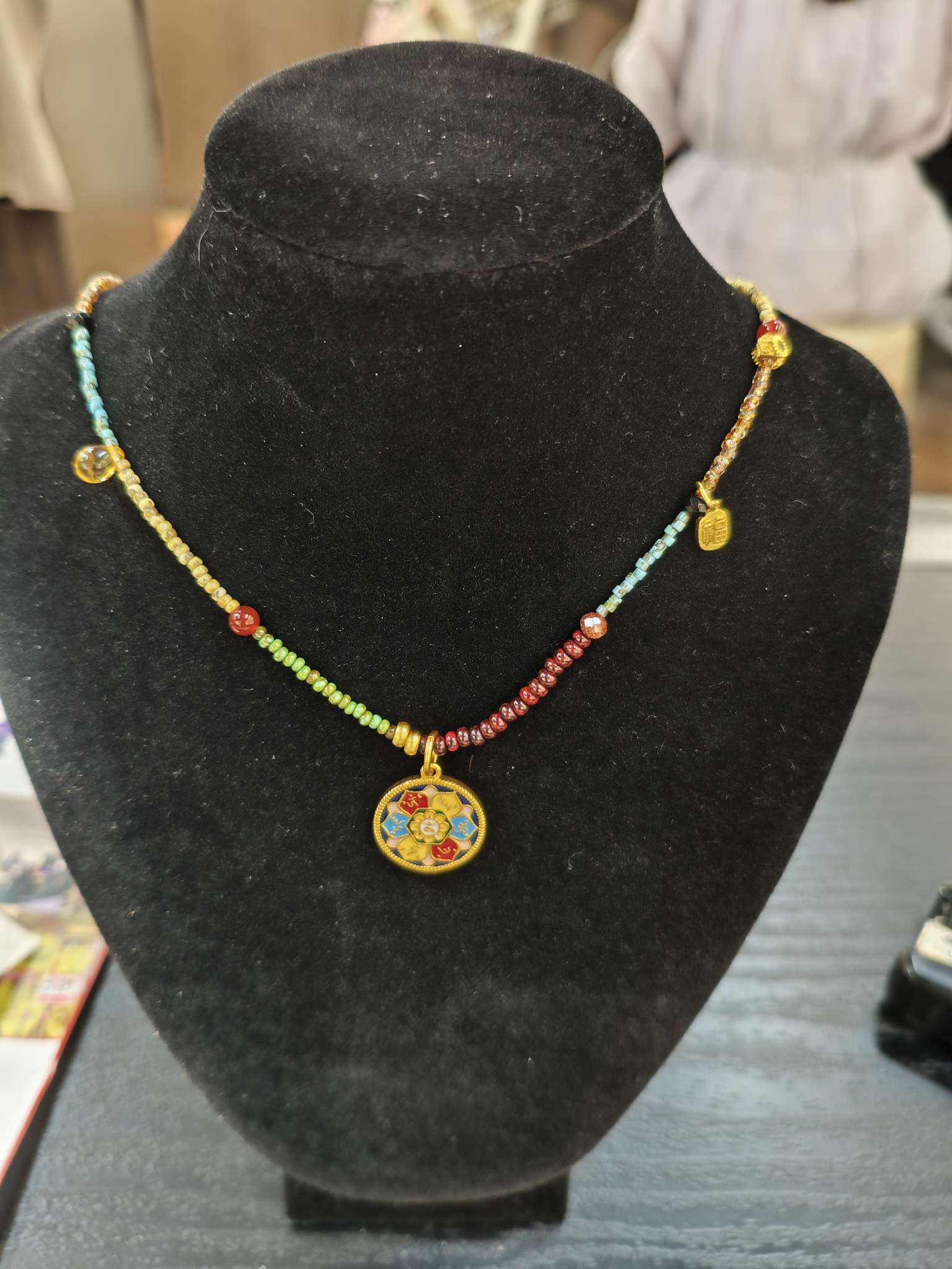 新款饰品项链，天然不石串珠，福贵圆盘吊坠金色项链