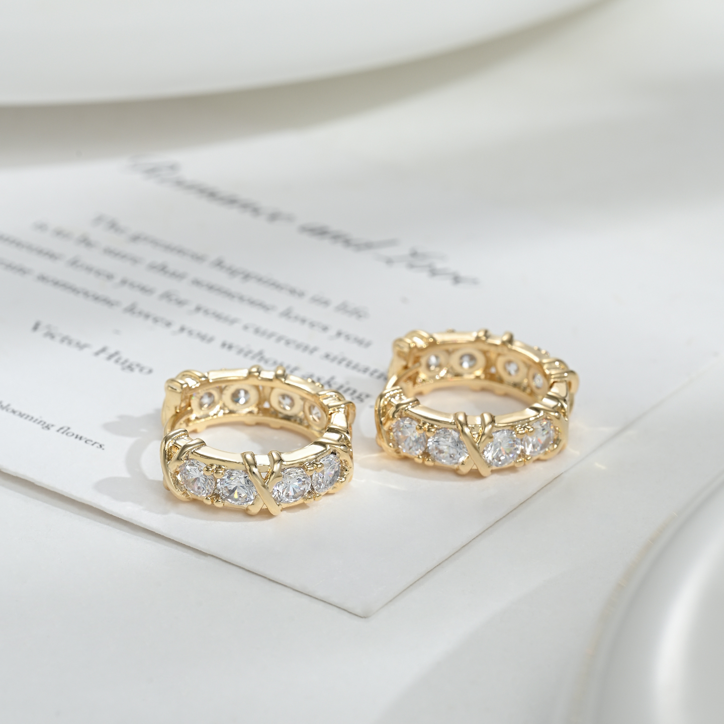 Circle earrings and ear buckles, simple design for women, versatile and fashionable daily wear, trendy earrings Specification image