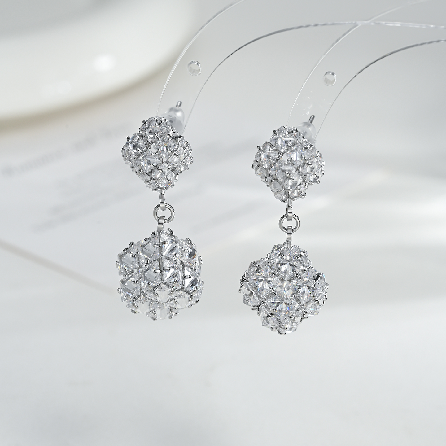 Exquisite, fashionable, niche design sense, versatile and elegant stud earrings for women, high-end earrings Application Scenario