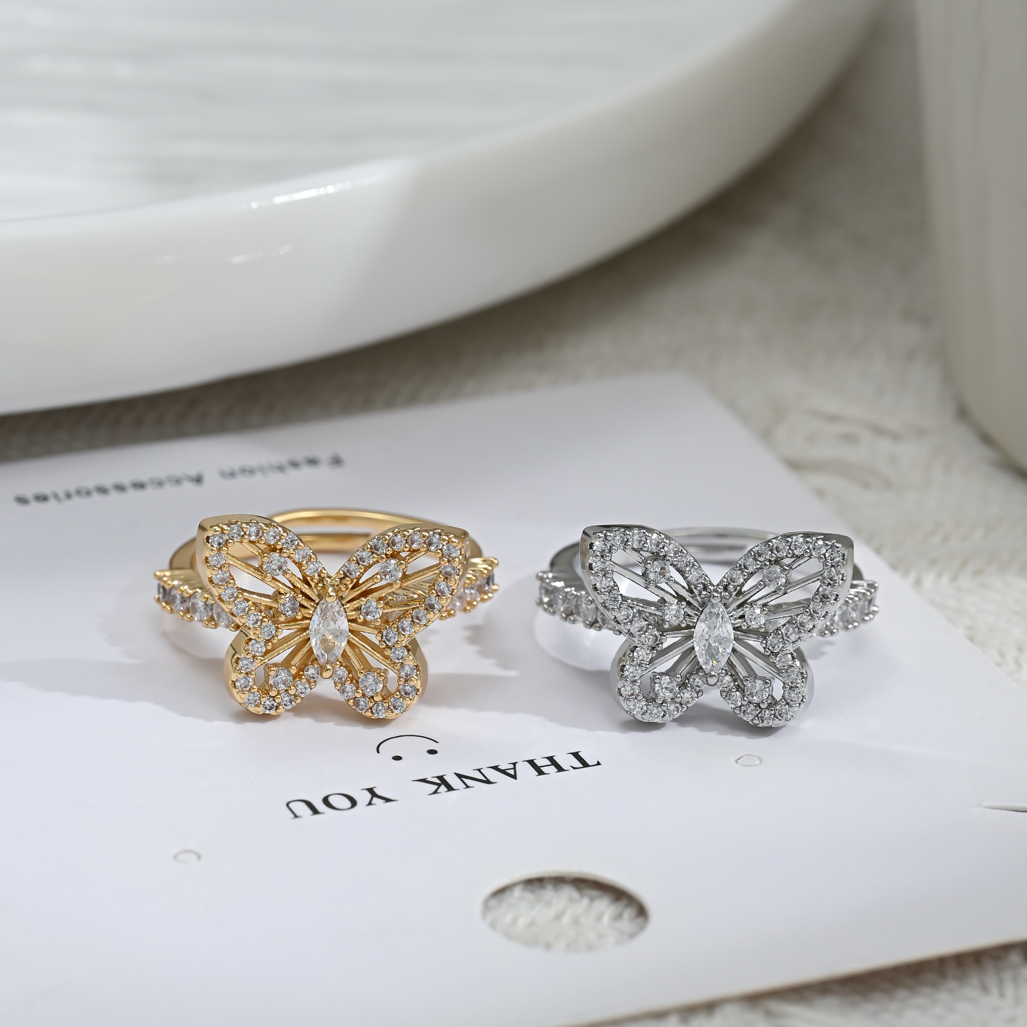 Exquisita moda mariposa anillo temperamento clásico luz anillo de lujo diario