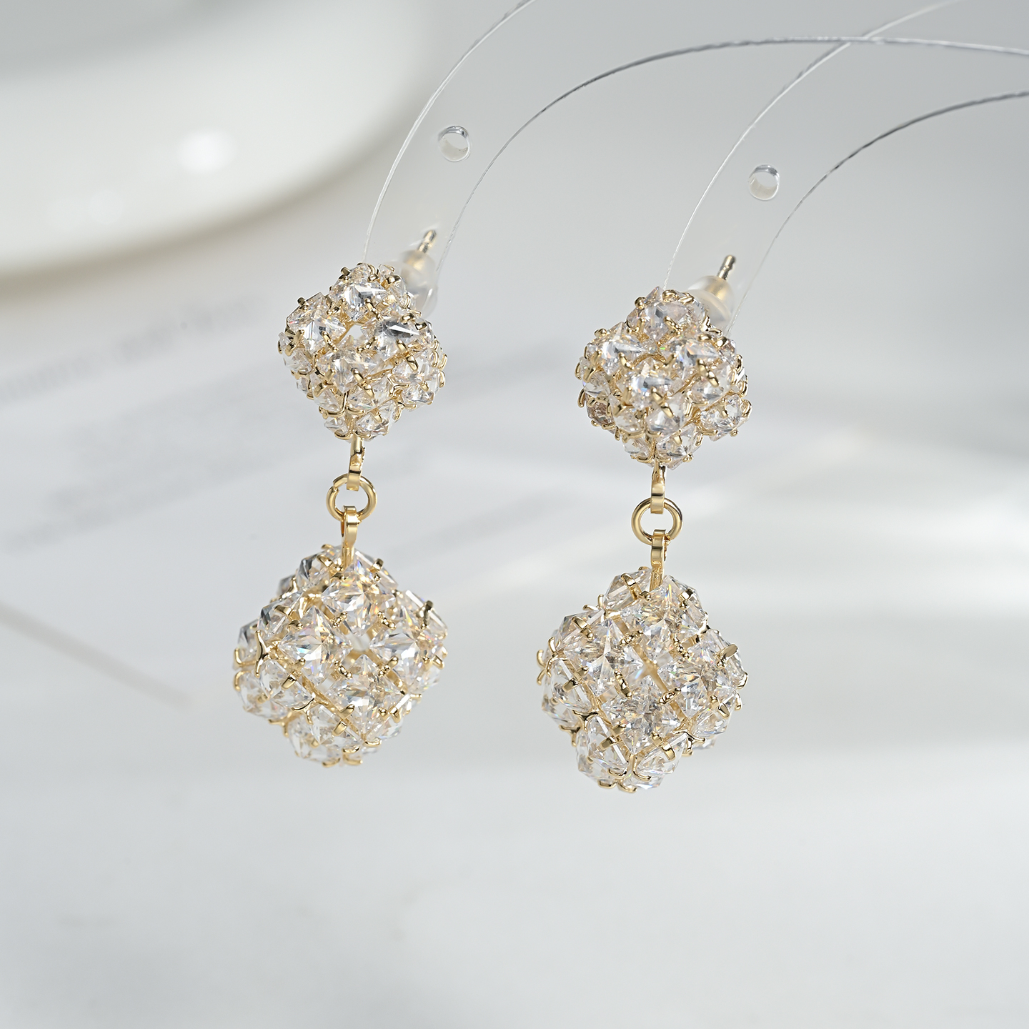 Exquisite, fashionable, niche design sense, versatile and elegant stud earrings for women, high-end earrings Item Picture