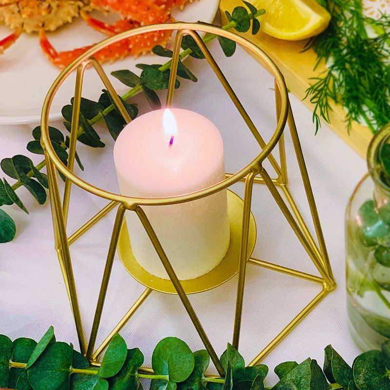 Candlelight dinner props, candle arrangement, romantic table decoration, metal candlestick ornaments, Nordic minimalist lamps, Valentine's Day Application Scenario