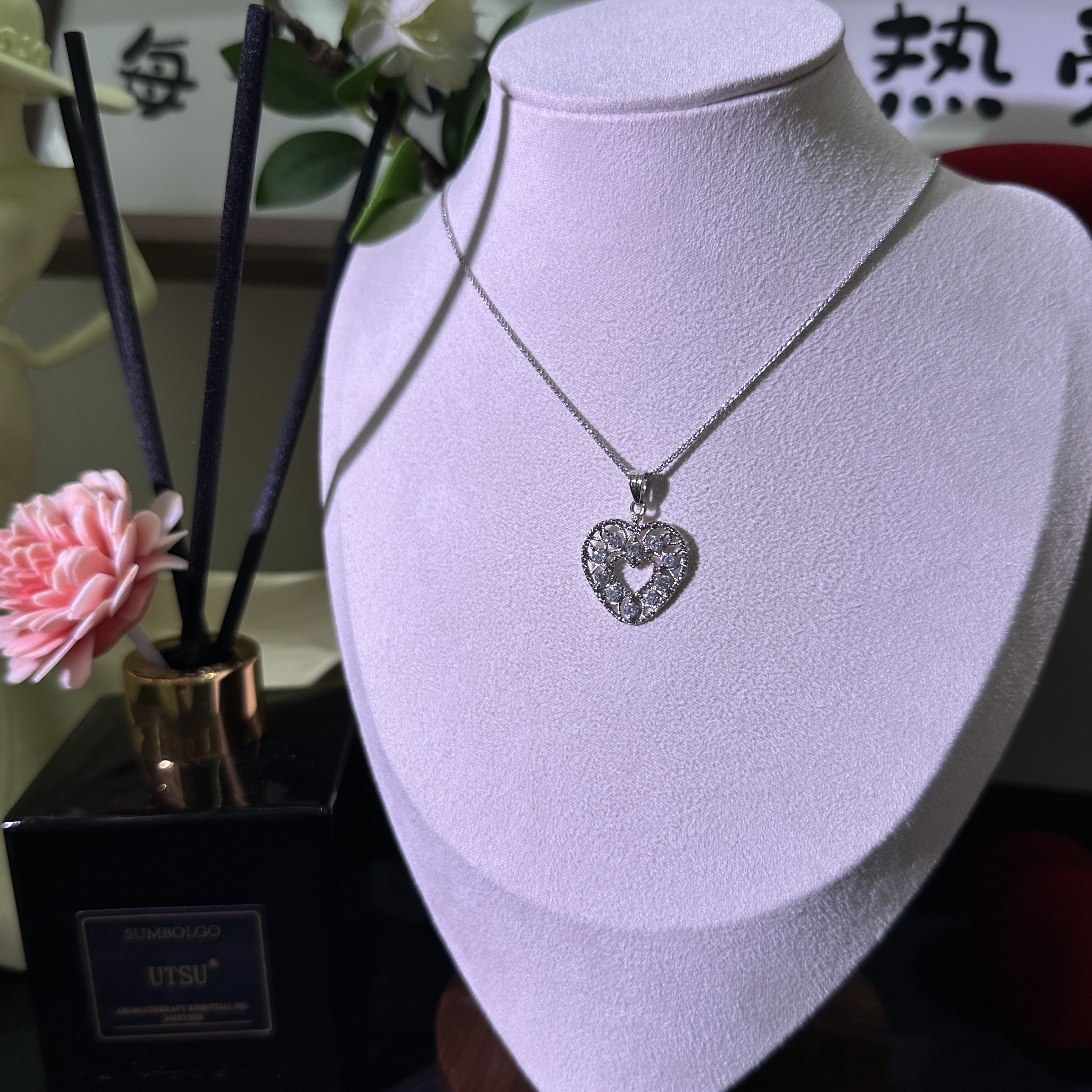 A fashionable and versatile white zirconium necklace plated with 24k gold from Guangdong craftsmanship Item Picture