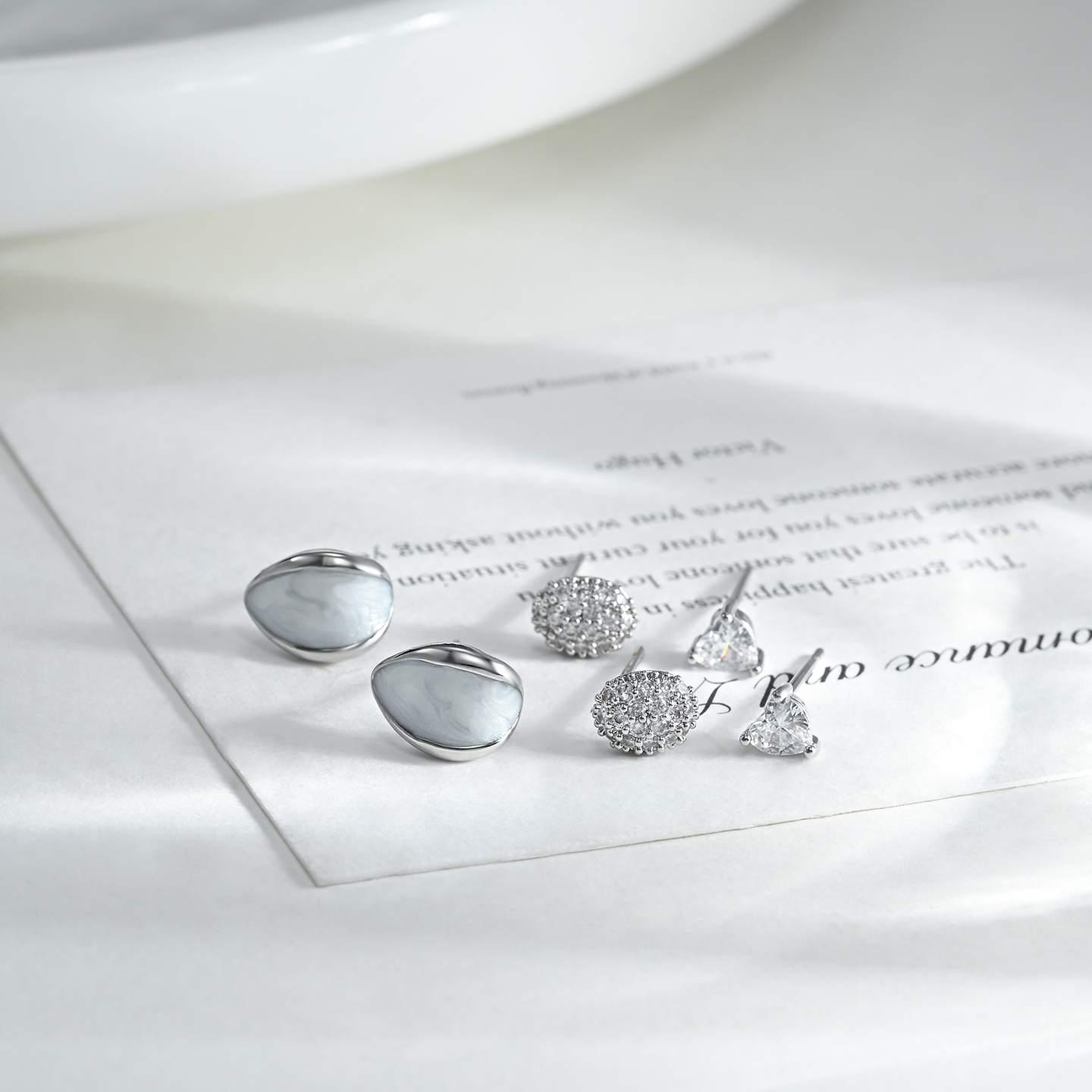 Simple pequeño y elegante una tarjeta tres pares de aretes todos los días versátil pic 7