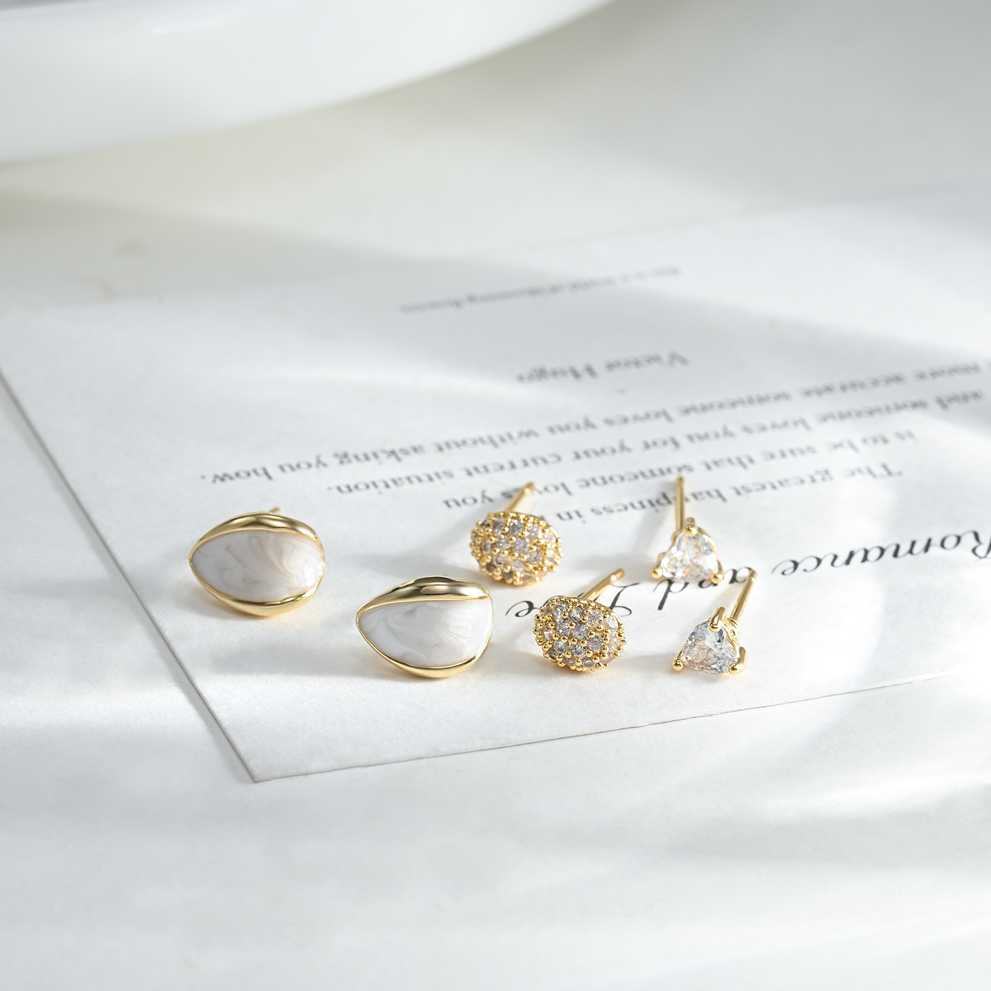 Simple, compact and fashionable, three pairs of stud earrings in one card, versatile for daily use Application Scenario