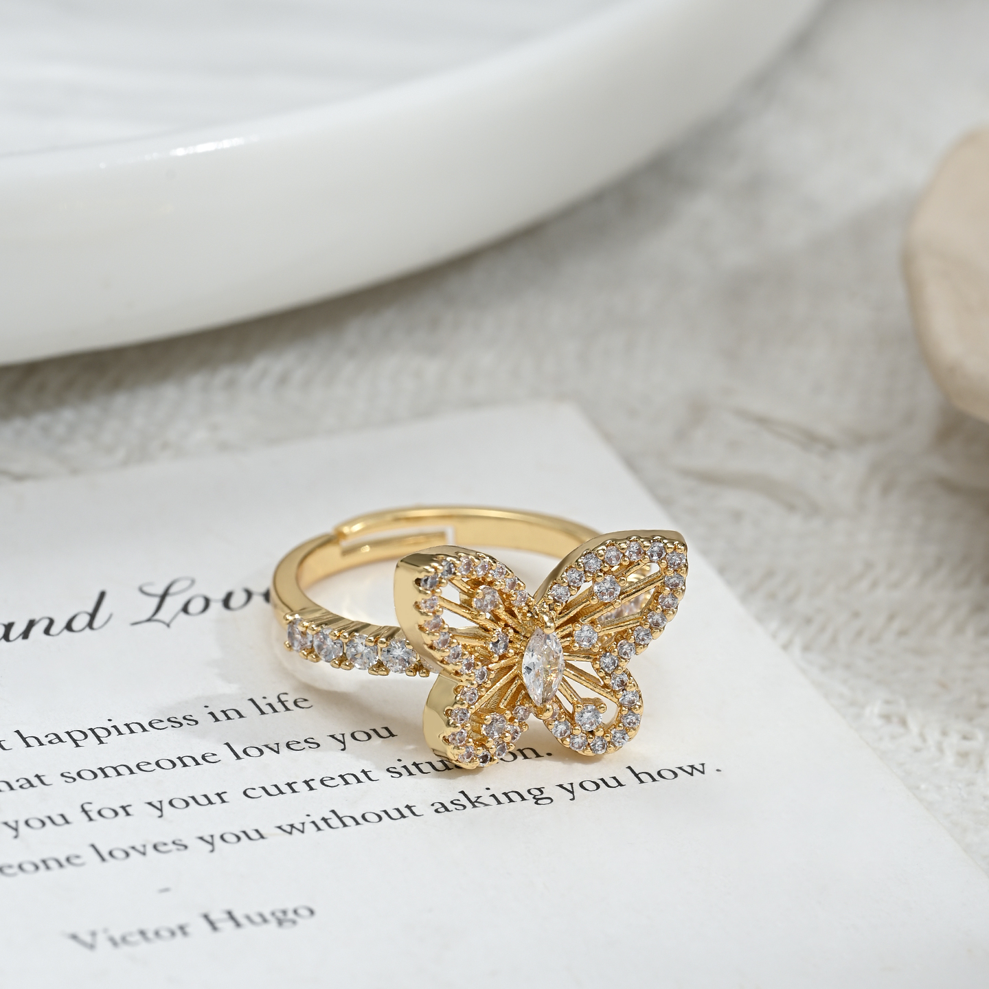 Exquisita moda mariposa anillo temperamento clásico luz anillo de lujo diario details Picture