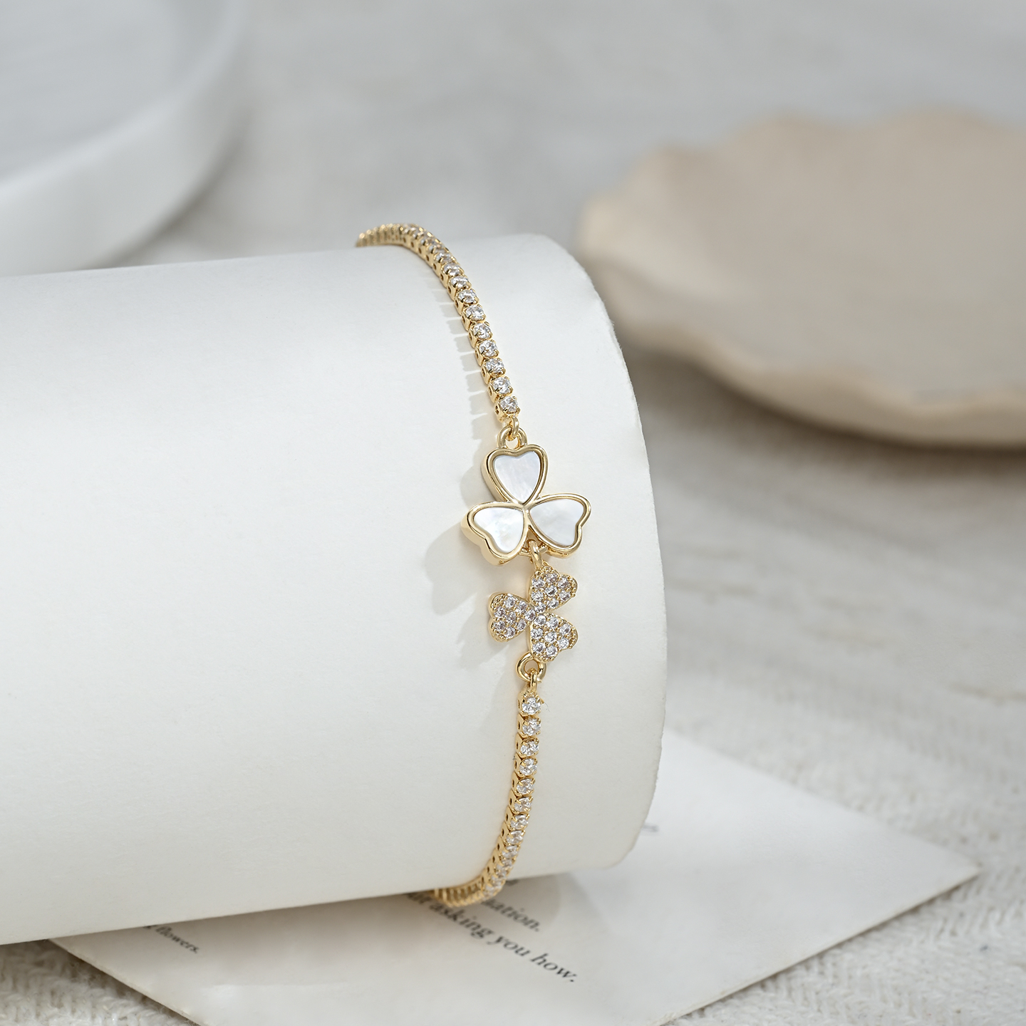 Nuevo exquisito nicho trébol pulsera pull-pull ligero accesorios de lujo para niñas Item Picture