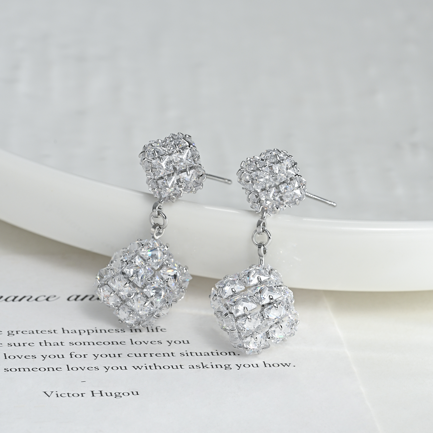 Exquisite, fashionable, niche design sense, versatile and elegant stud earrings for women, high-end earrings Specification image