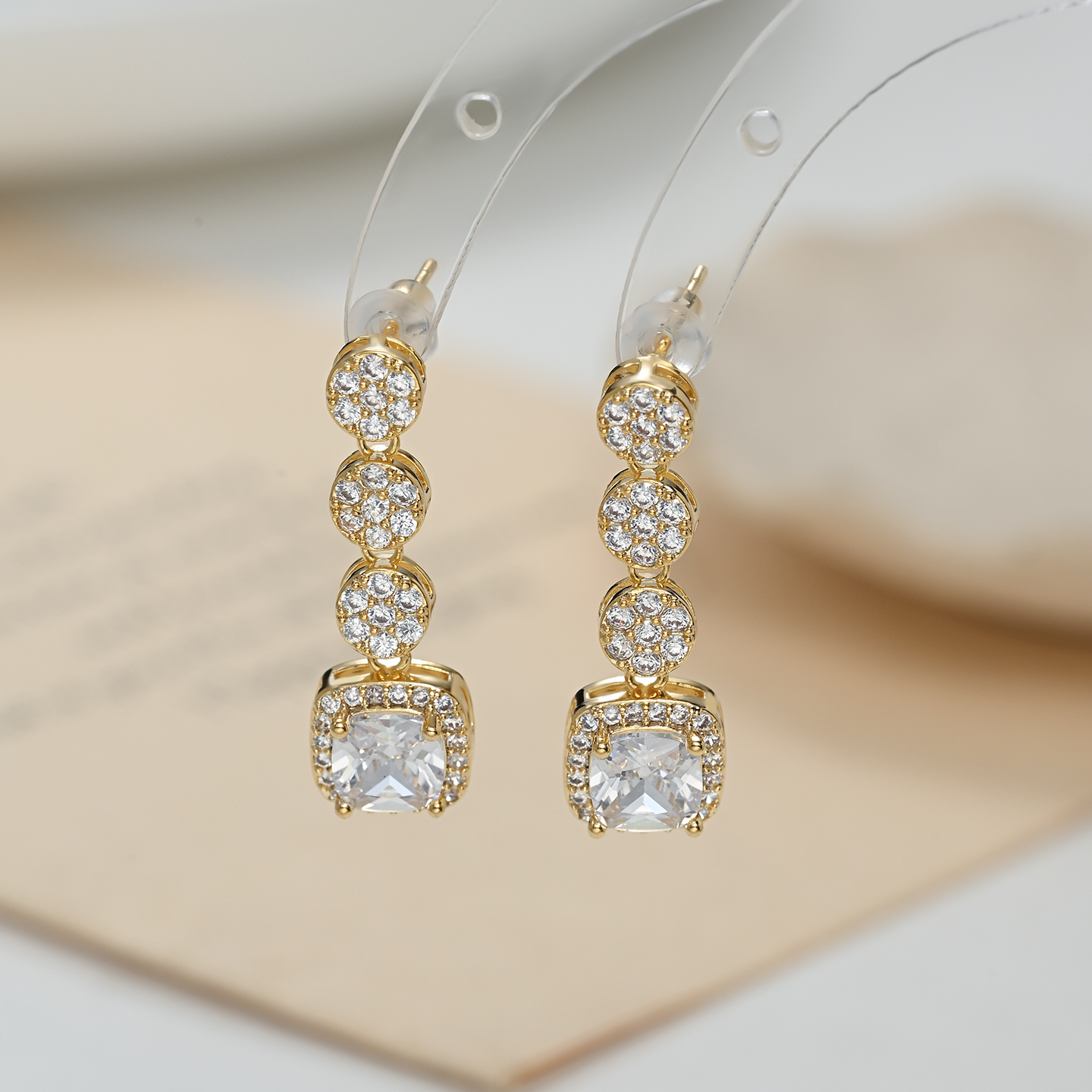 The elegant and long geometric stud earrings exude a light luxury and high-end feel, making them versatile for daily gatherings Application Scenario