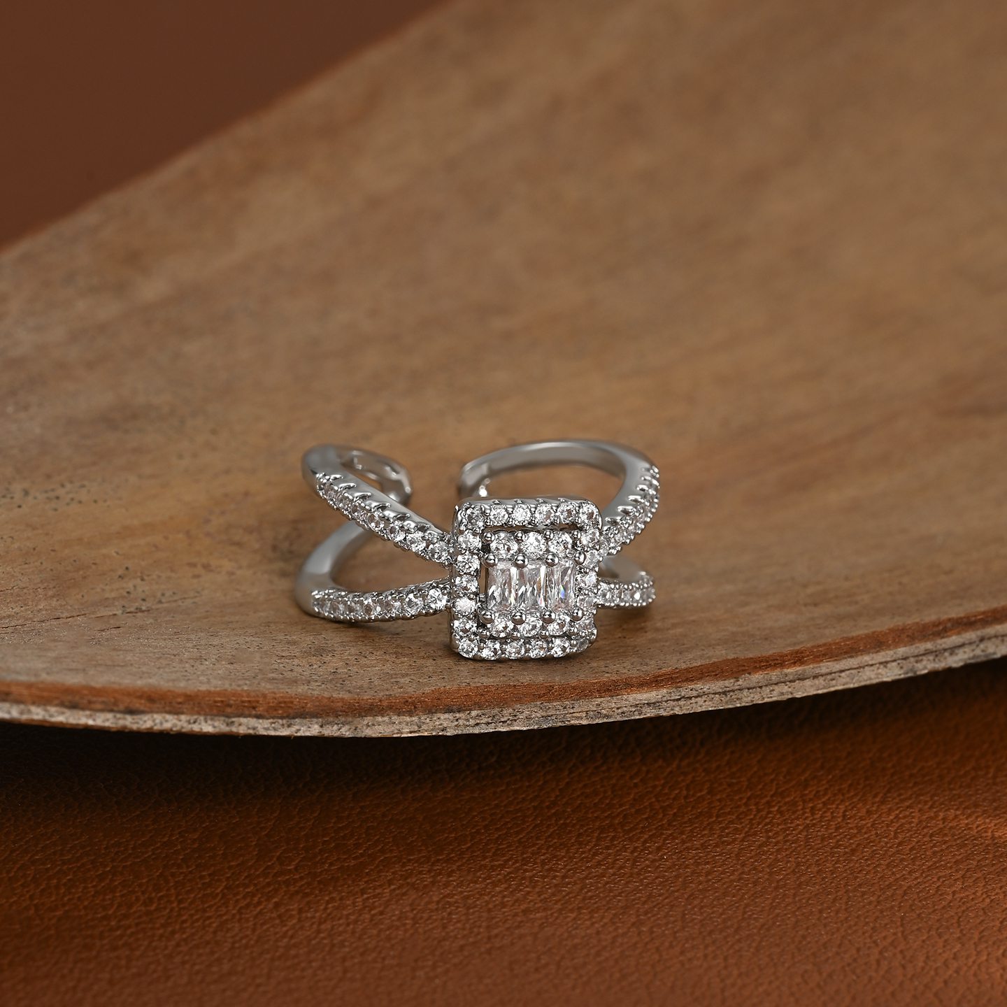 Nueva luz de lujo nicho versátil cerradura apertura mujer anillos Item Picture