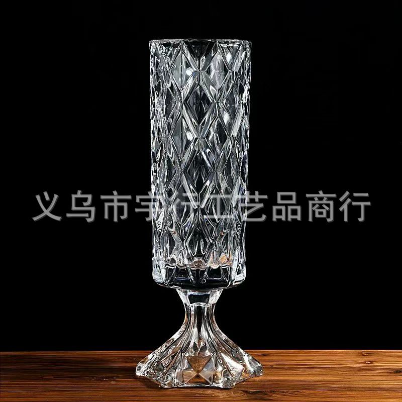 European-style diamond crystal vase with legs, Nordic light luxury transparent glass vase, living room decoration, light luxury style vase, glass vase details Picture