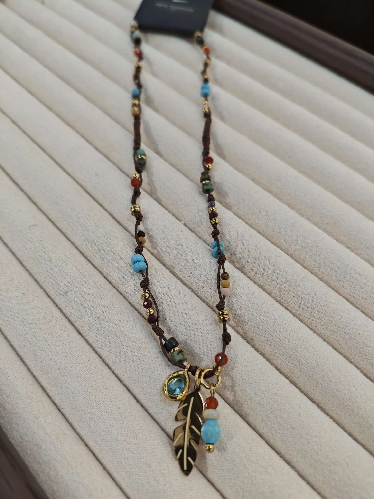 Influential new accessory, retro-style African pine feather pendant hand-woven rope necklace detail image 4