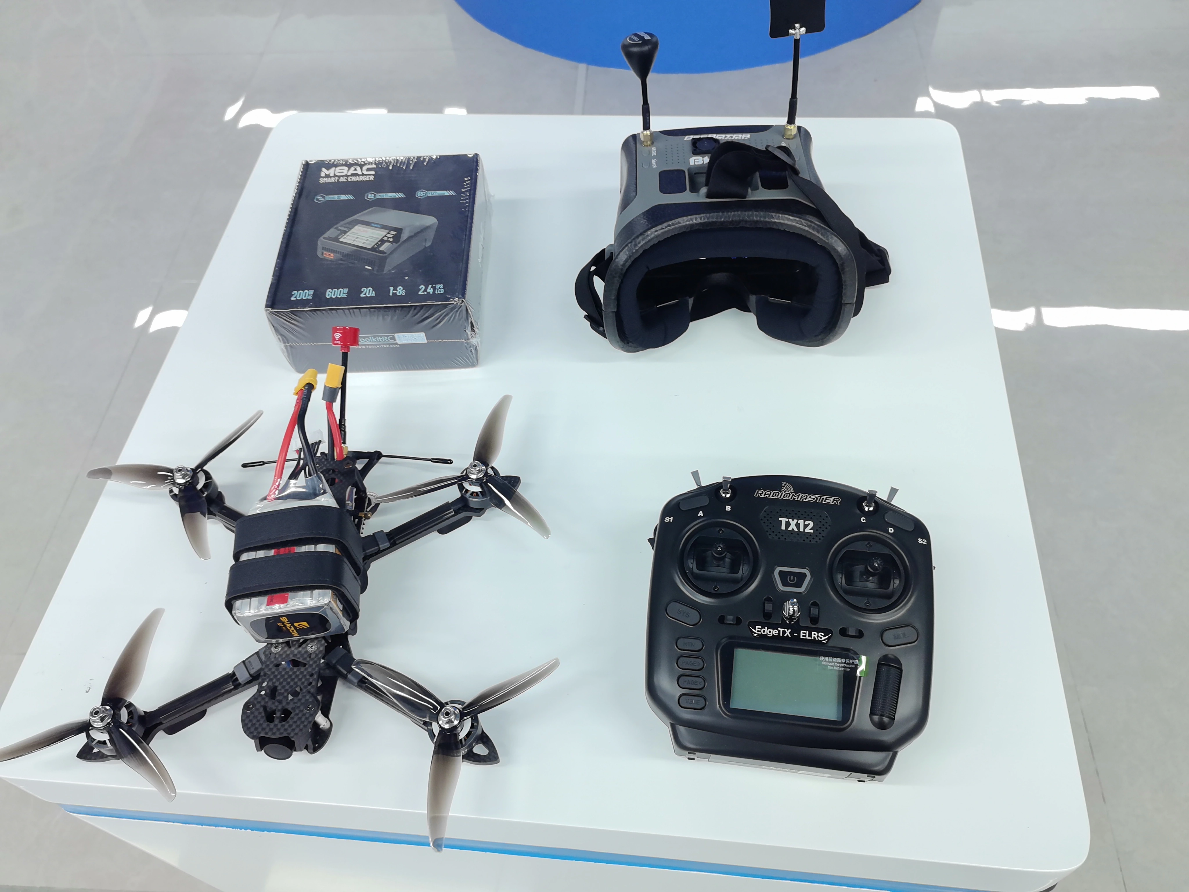 Dji drone aerial photography high-definition stable intelligent remote control aircraft detail image 3