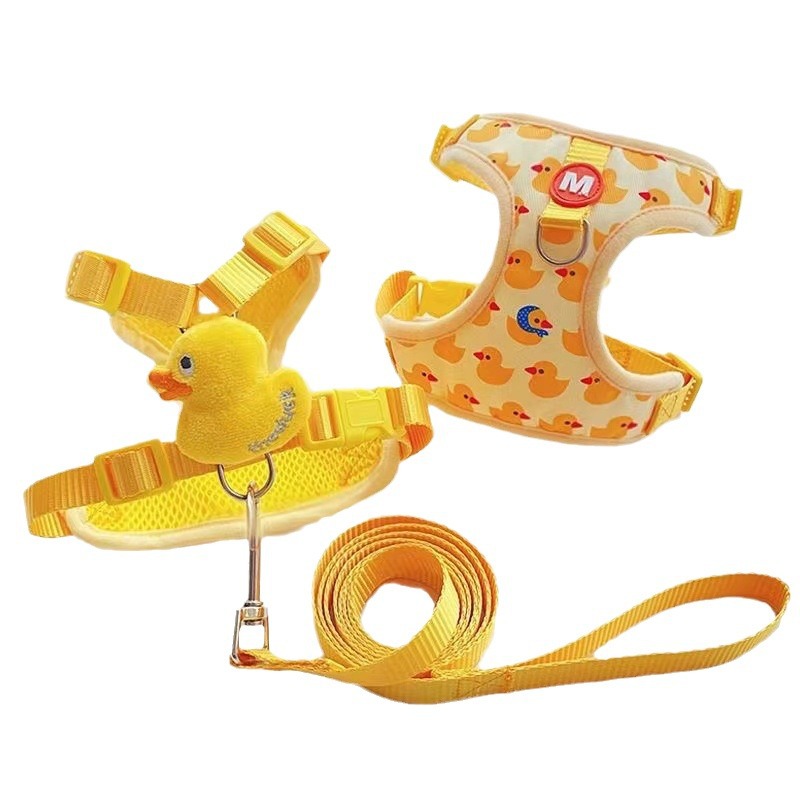 The cat leash has a high appearance level and is specially designed to prevent the cat from breaking free and going out. The small yellow duck leash vest can be adjusted for walking the cat details Picture
