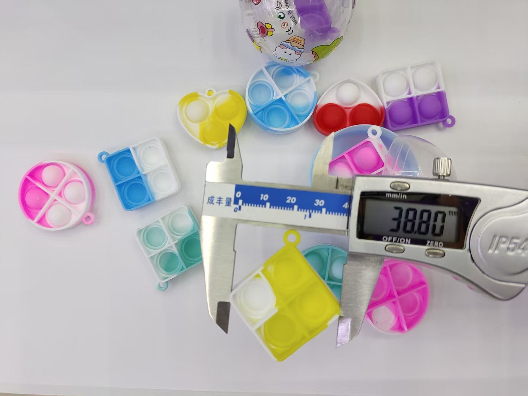 5cm Gashapon toys for stress relief and rodent control: Three colorful and cute little gashapon toys Specification image