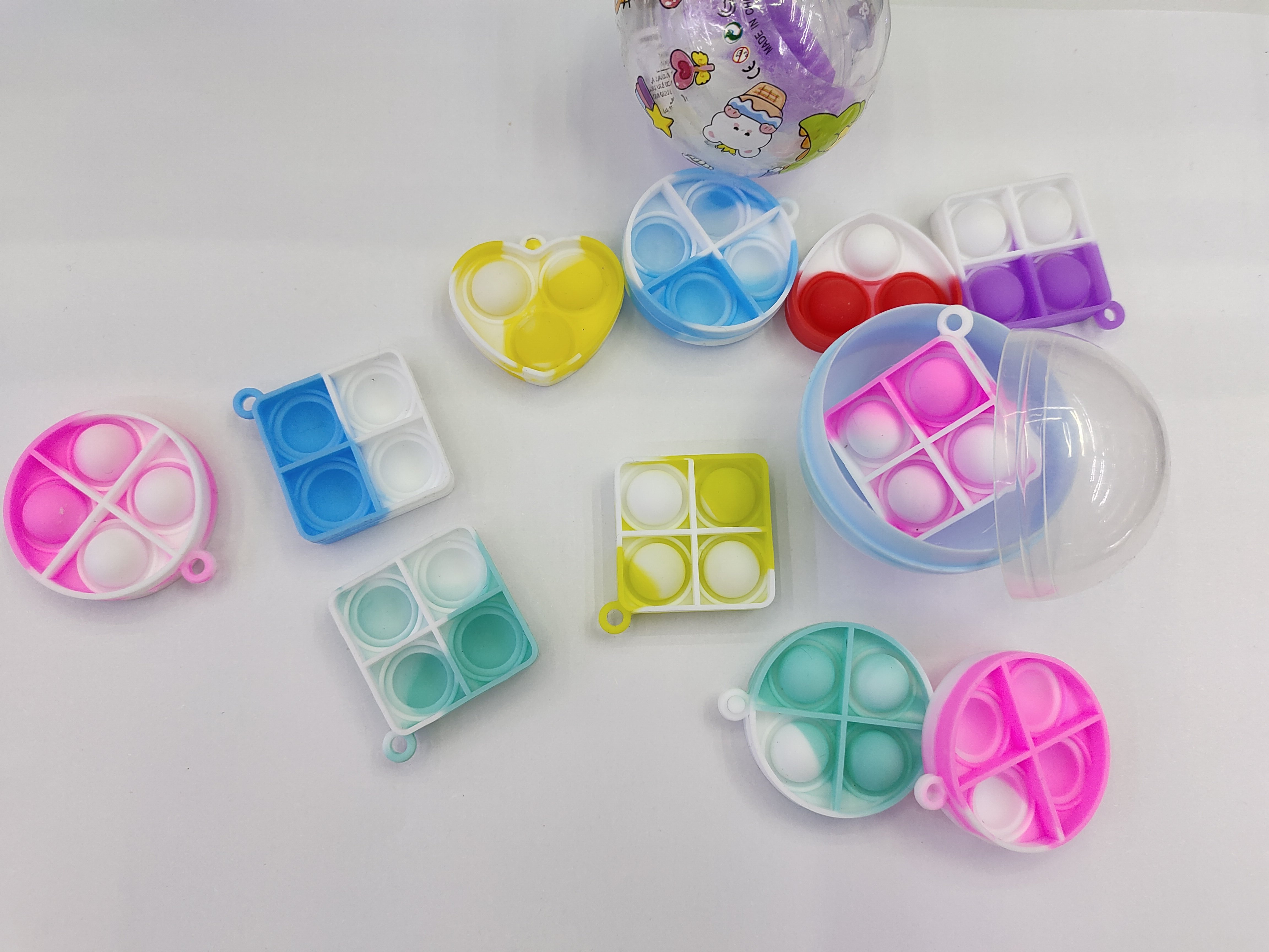 5cm Gashapon toys for stress relief and rodent control: Three colorful and cute little gashapon toys Item Picture