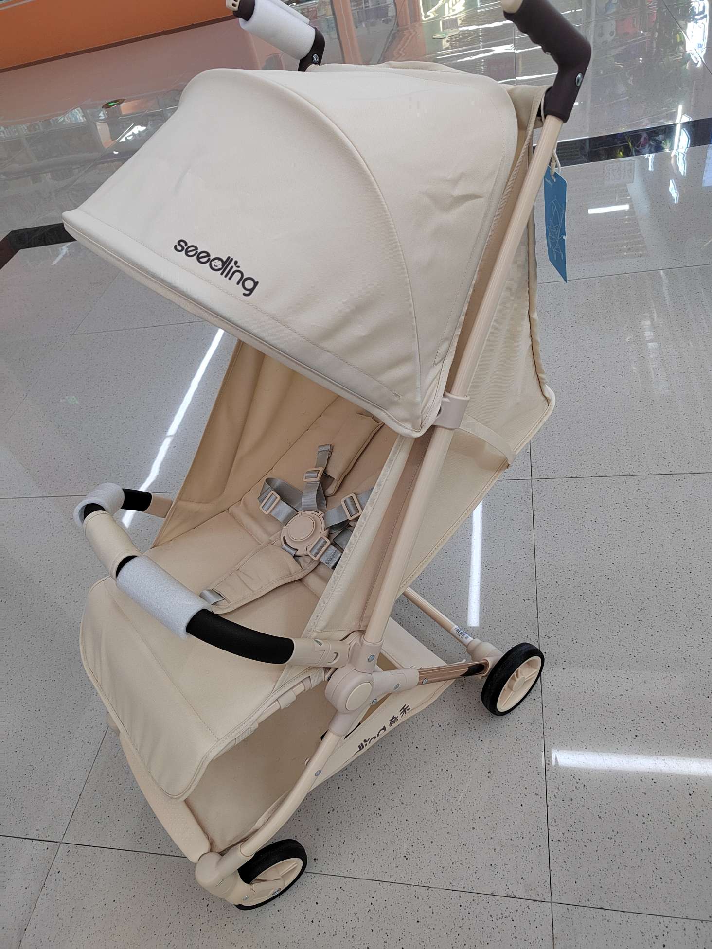 The lightweight baby stroller can be used as a folding pocket cart on planes detail image 2