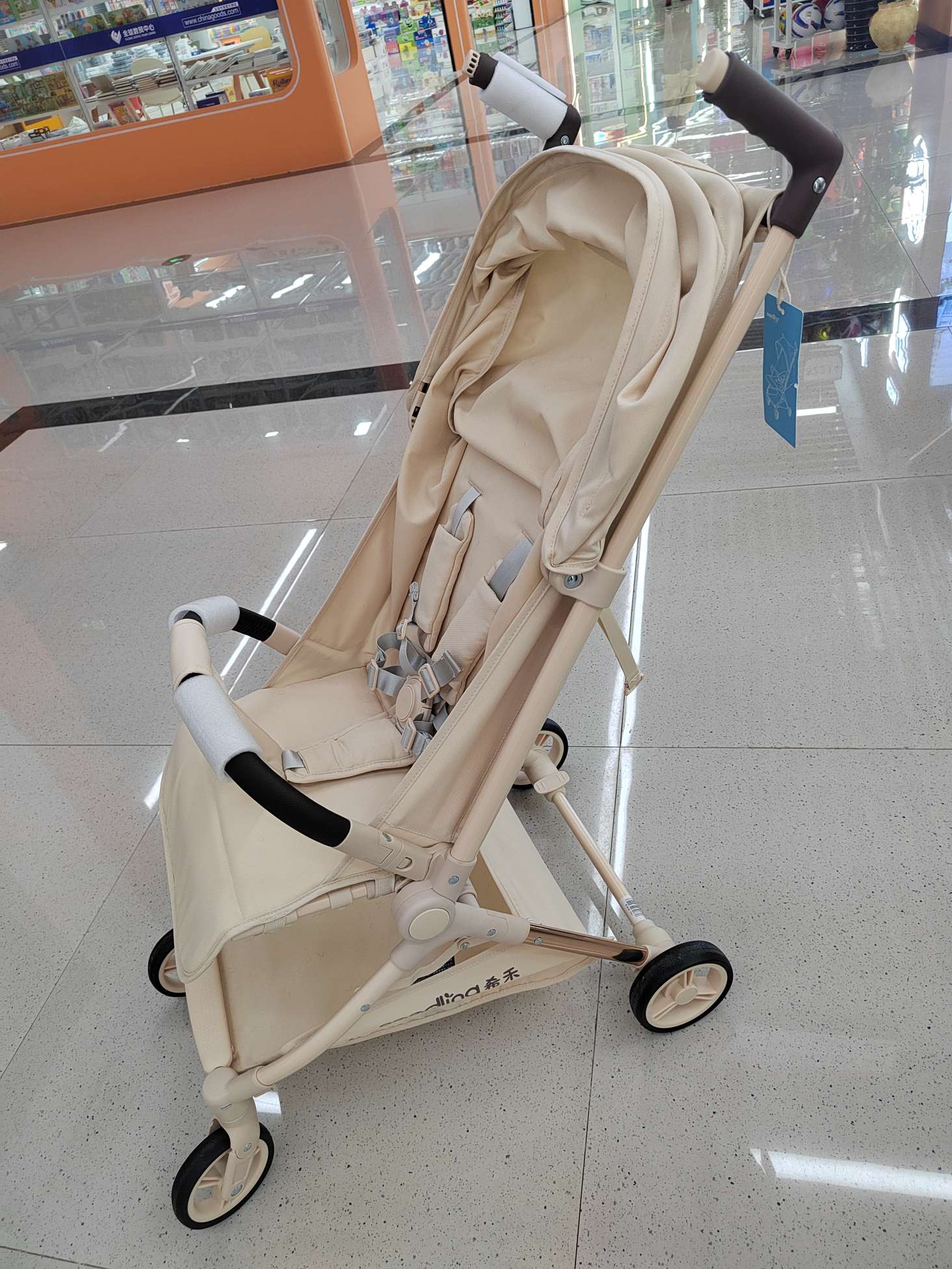 The lightweight baby stroller can be used as a folding pocket cart on planes detail image 3