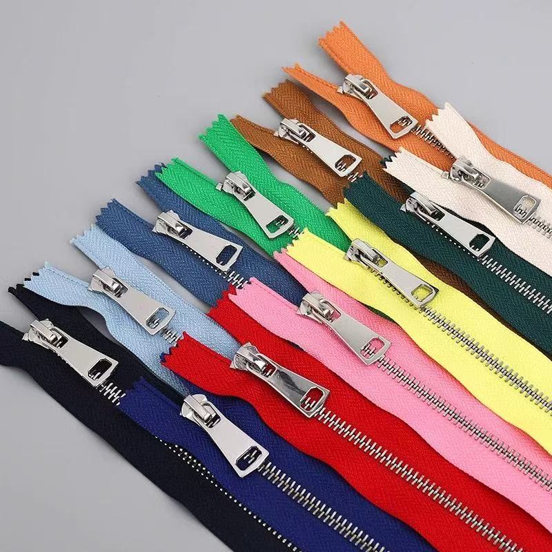 No. 5 metal closed chain anti-slip bag, clothes pocket, pants pocket, high-end metal zipper, copper plated with platinum, light golden gold, gold Y teeth, open tail double open and closed tail bag zipper Application Scenario