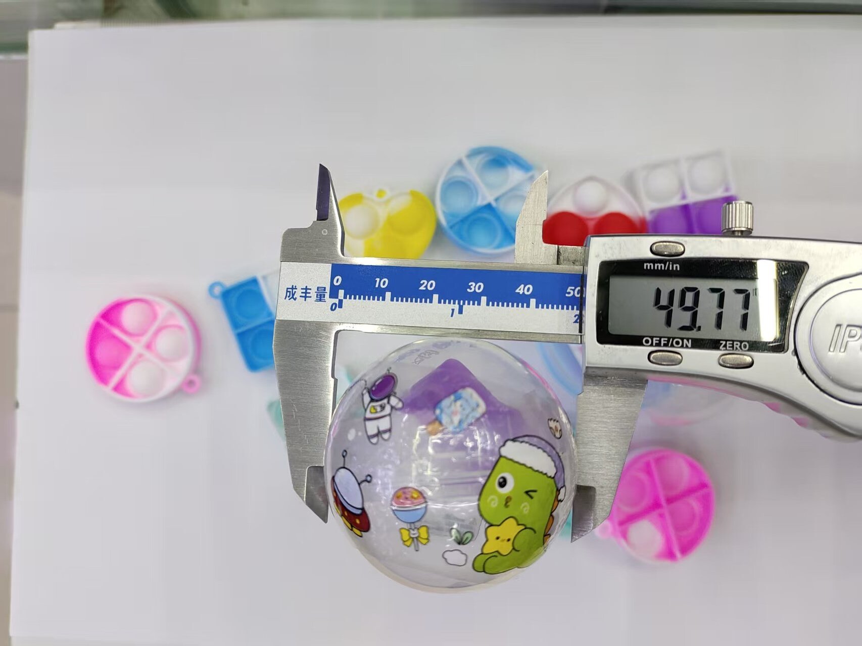 5cm Gashapon toys for stress relief and rodent control: Three colorful and cute little gashapon toys details Picture