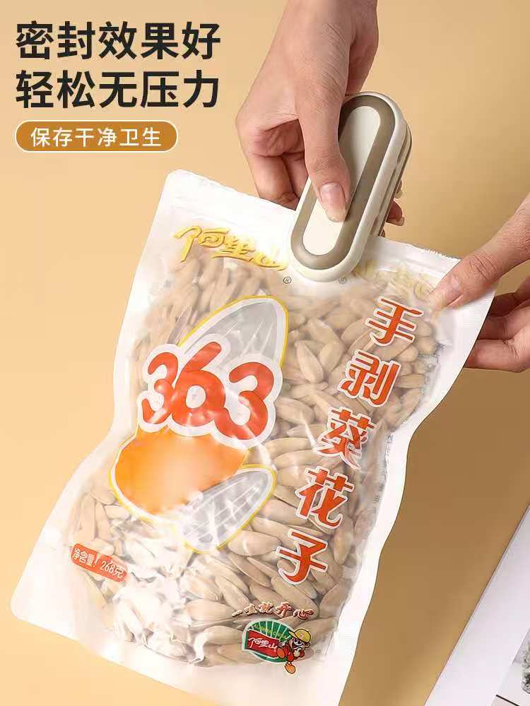 The sealing clip is a must-have for sealing food, snack bags, kitchen bags, and is specially designed for preserving seasonings and tea Specification image