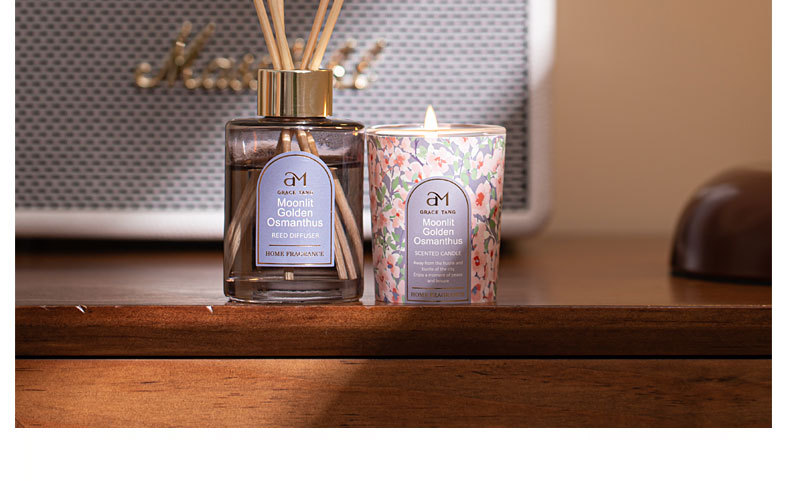 Exquisite gift box of Gardenia and lavender scented candles pic 2