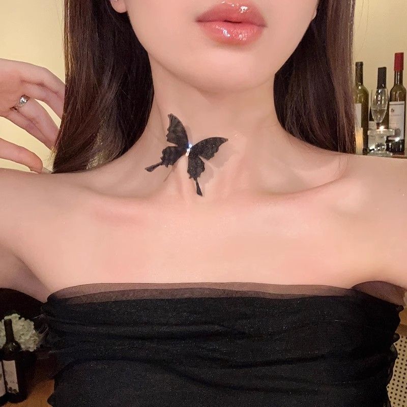 Zhuang Sheng Mengdie ~ Butterfly choker Necklace, Sweet, Cool, Hot Girl, Internet celebrity, Cold style Zhuang Sheng Mengdie ~ Butterfly choker Necklace, Sweet, Cool, Hot girl, Internet celebrity, cold style on Instagram, Zhuang Sheng Mengdie Specification image