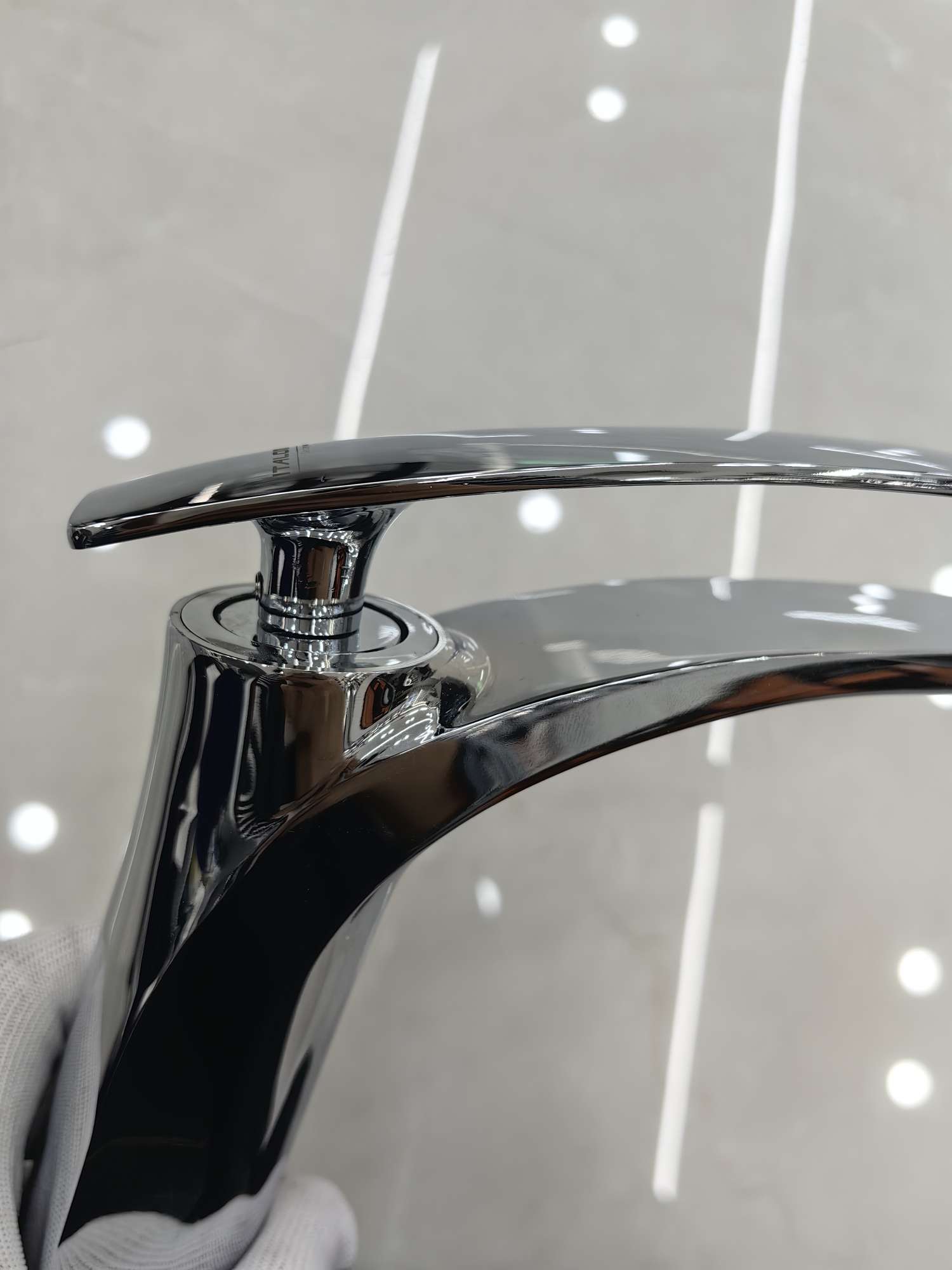 Electroplated colored washbasin, hot and cold water faucet, simple and modern bathroom design detail image 4
