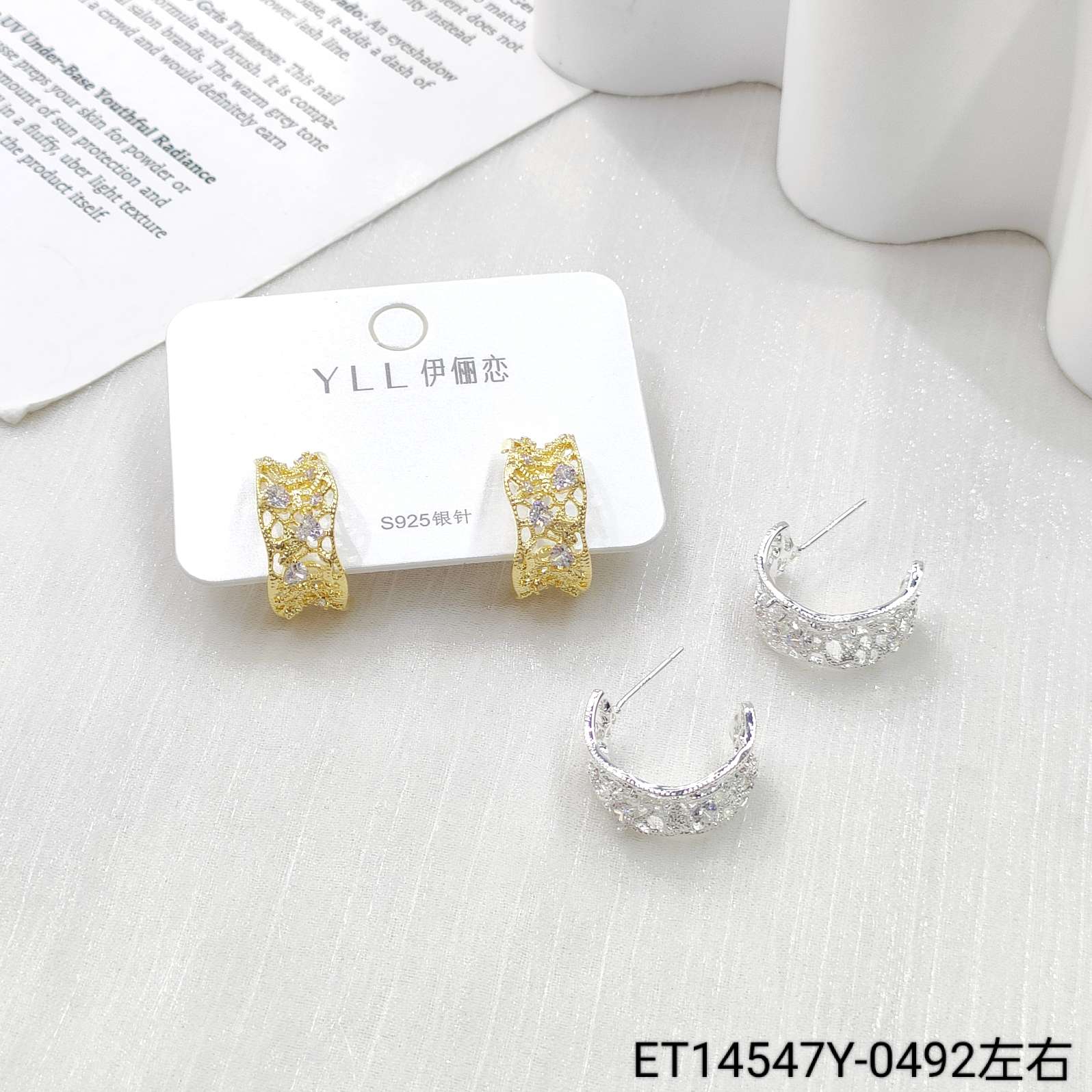 新款个性设计感镂空花纹C形半圈耳环银针甜美精致耳钉女图