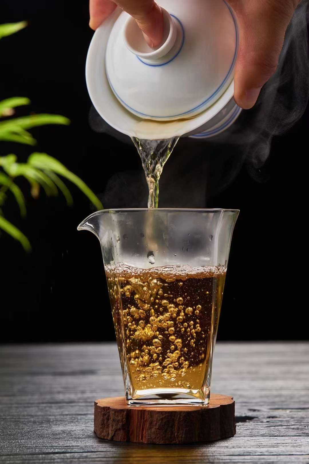 Lao Jasmine black tea (260 yuan per jin), with fresh jasmine repeatedly scented, has a rich floral aroma, a red and lustrous tea soup, and a smooth and sweet aftertaste that lingers on the palate. detail image 9