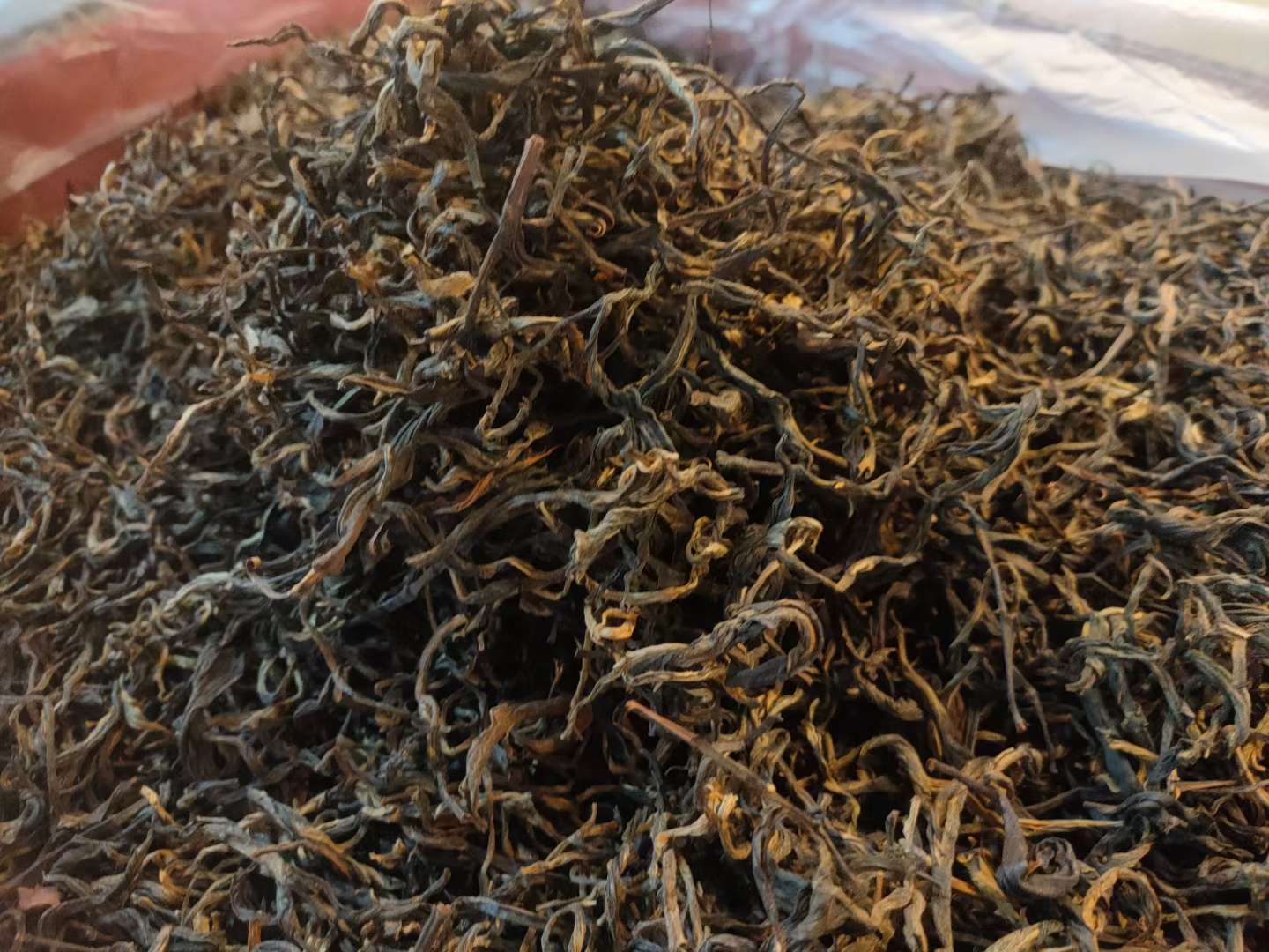 The original ecological ancient tree black tea from Xieng Khouang is sun-dried, with a mellow taste. It costs 280 yuan per jin and becomes even more outstanding when stored for a long time