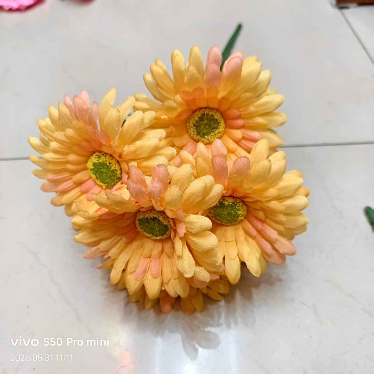 Artificial flowers, decorative flowers, plastic flowers, artificial flowers, handcrafted flowers, materials for home furnishings, plastic flowers, 7-head artificial chrysanthemums, silk flowers, plastic flowers, artificial flowers, wedding DIY handcrafted flowers, artificial flowers, shooting props details Picture