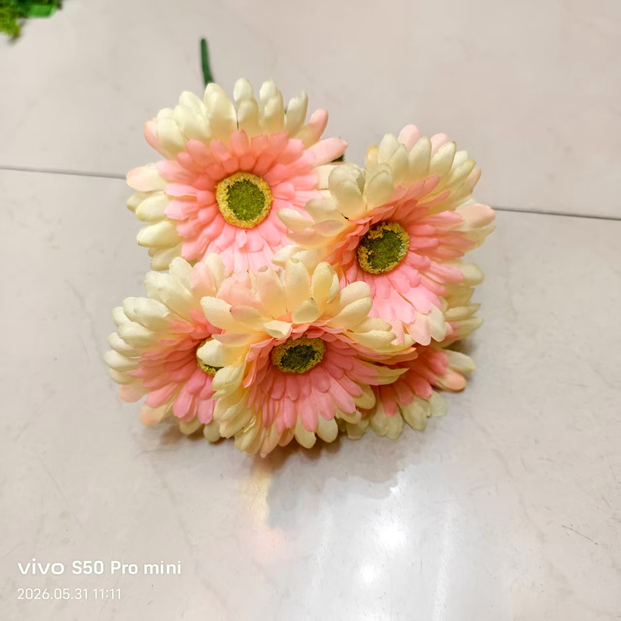 Artificial flowers, decorative flowers, plastic flowers, artificial flowers, handcrafted flowers, materials for home furnishings, plastic flowers, 7-head artificial chrysanthemums, silk flowers, plastic flowers, artificial flowers, wedding DIY handcrafted flowers, artificial flowers, shooting props Specification image