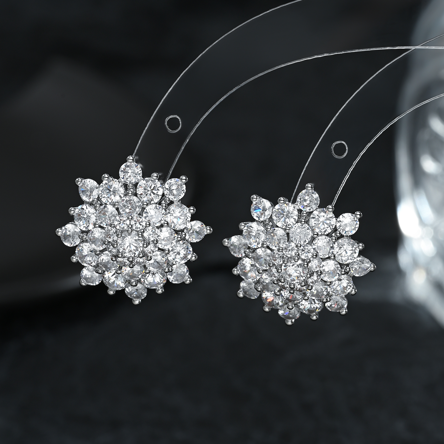Light luxury, high-end, niche design, fashionable and versatile petal-shaped stud earrings for women Application Scenario