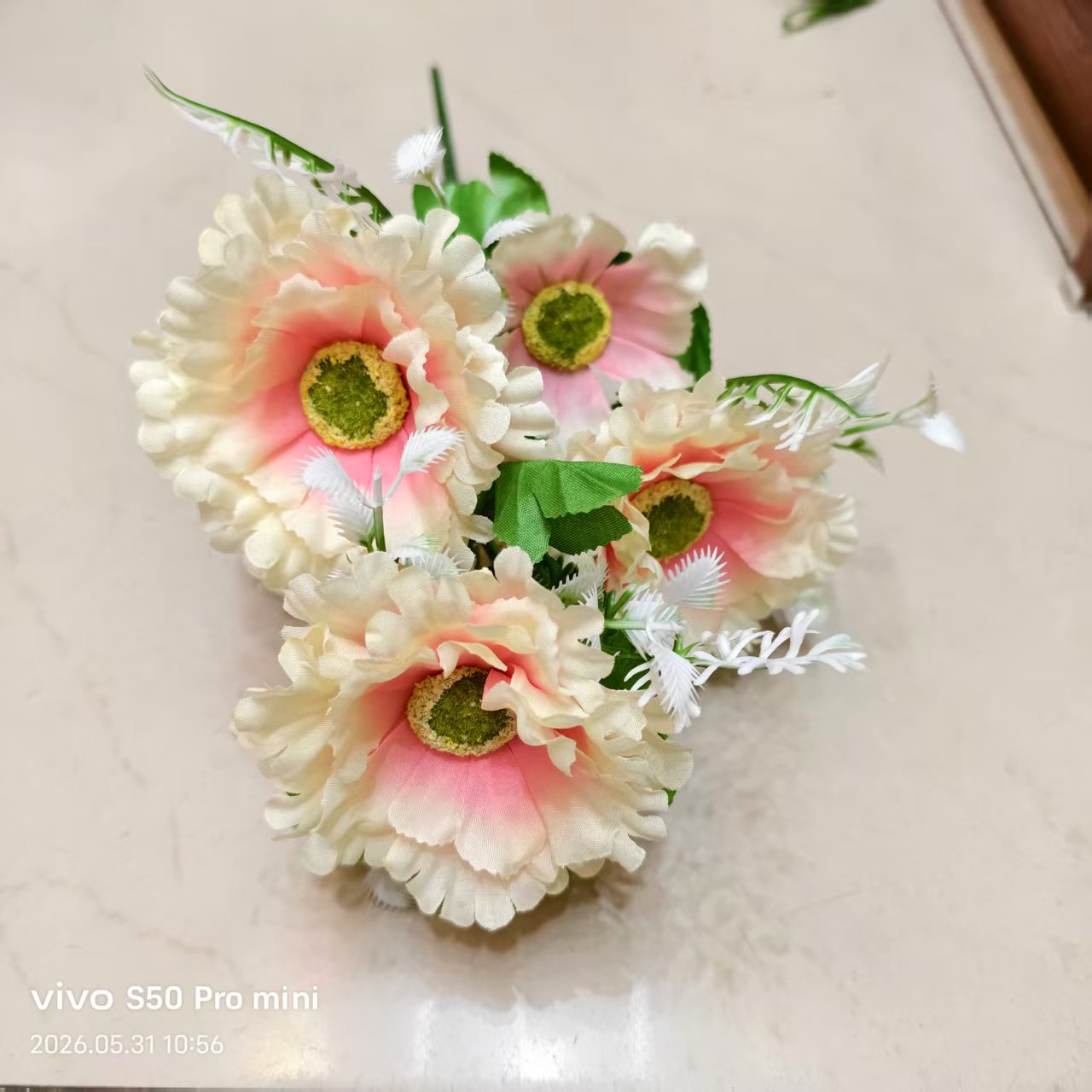 Artificial flowers, decorative flowers, plastic flowers, artificial flowers, handcrafted flowers, materials for home decor, plastic flowers, 7-head artificial sunflowers, silk flowers, plastic flowers, artificial flowers, wedding DIY handcrafted flowers, artificial flowers, shooting props details Picture