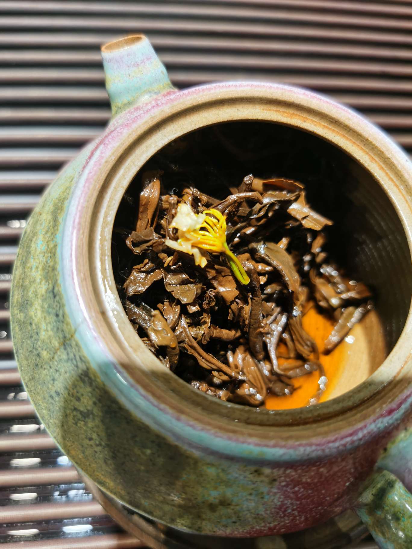 Lao Jasmine black tea (260 yuan per jin), with fresh jasmine repeatedly scented, has a rich floral aroma, a red and lustrous tea soup, and a smooth and sweet aftertaste that lingers on the palate. details Picture