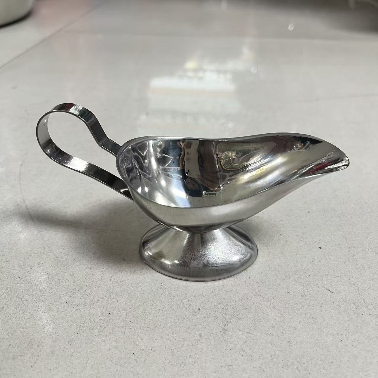 Hotel supplies: Stainless steel sauce cups, colorful sauce boats