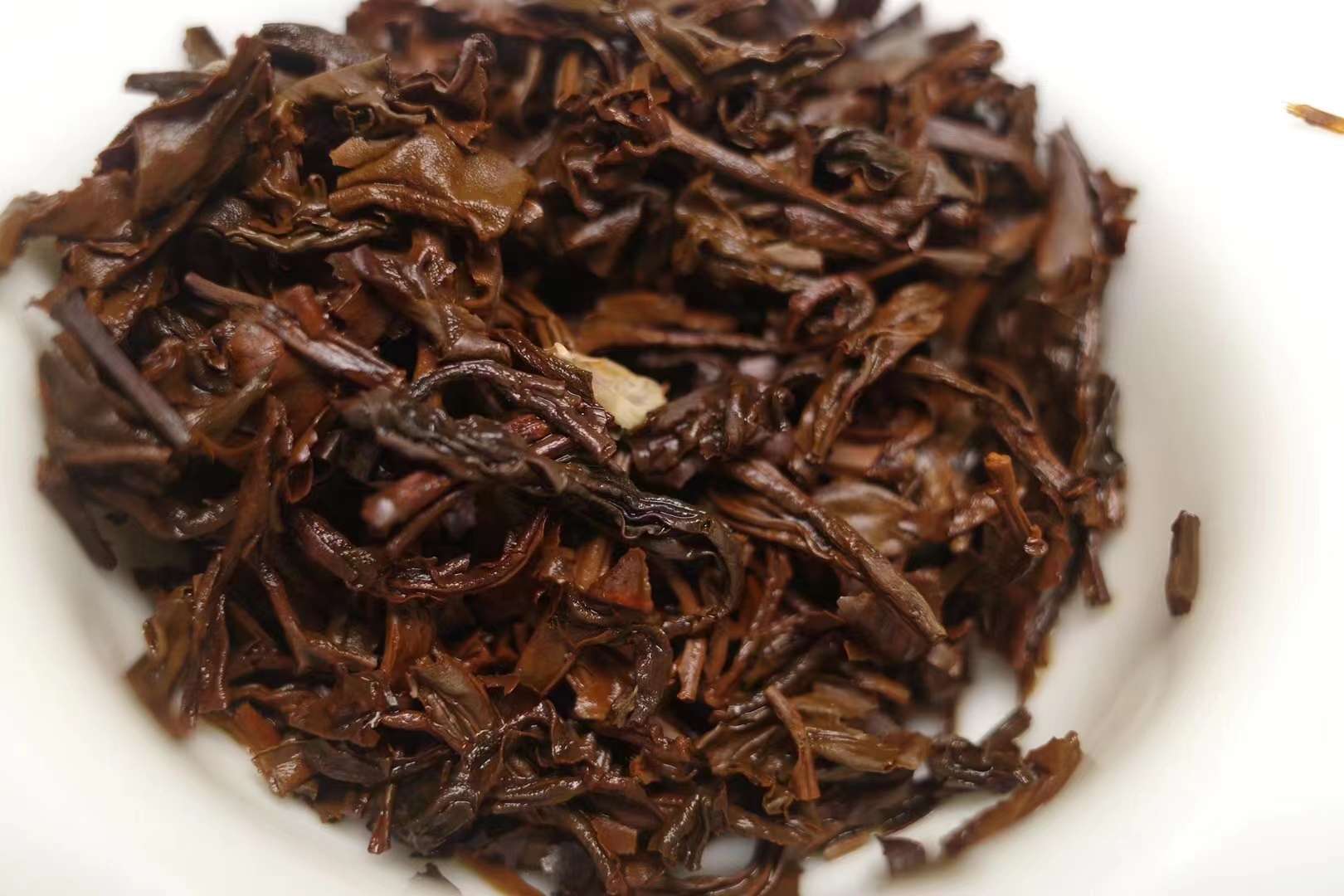 Lao Jasmine black tea (260 yuan per jin), with fresh jasmine repeatedly scented, has a rich floral aroma, a red and lustrous tea soup, and a smooth and sweet aftertaste that lingers on the palate. detail image 8