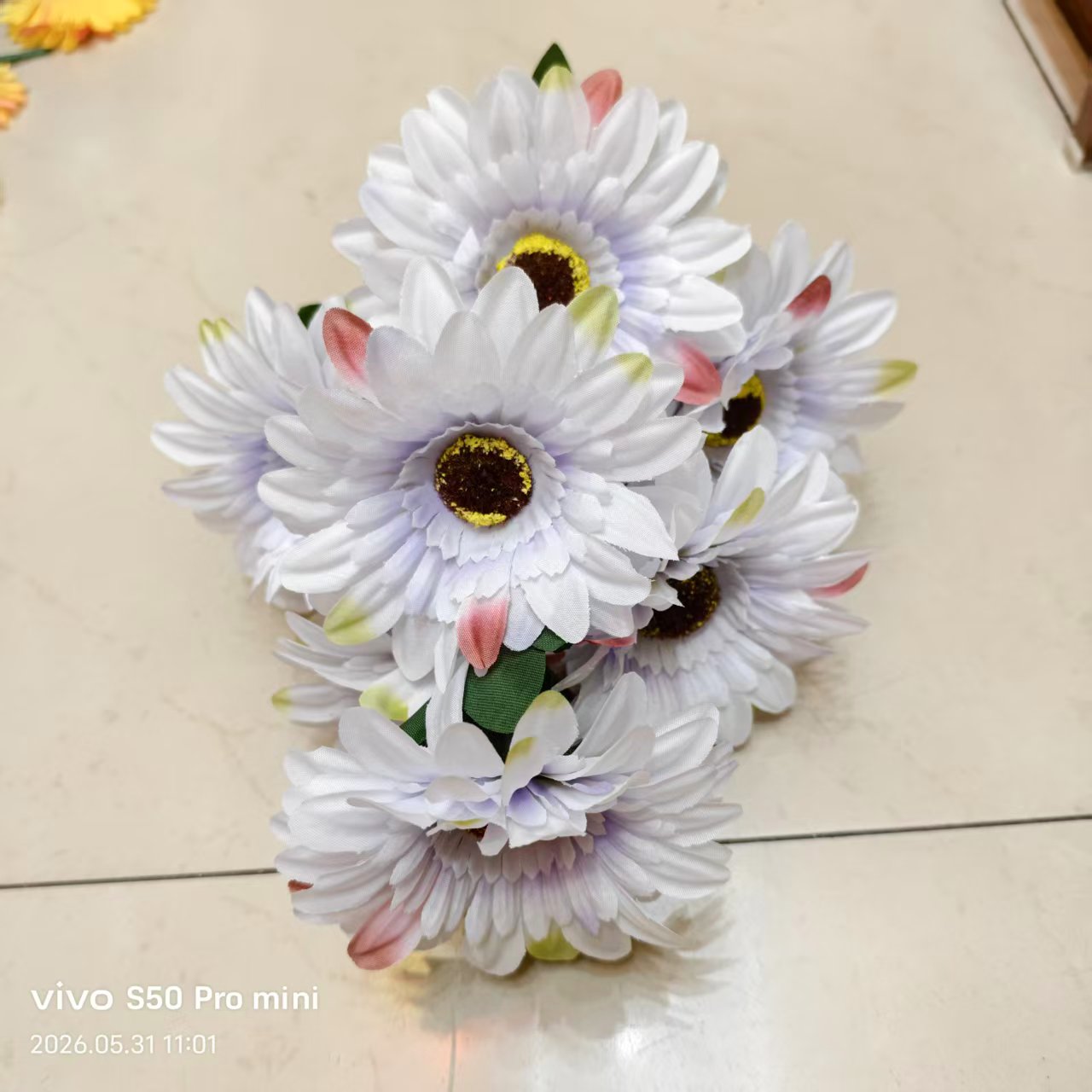 Artificial flowers, decorative flowers, plastic flowers, artificial flowers, handcrafted flowers, materials for home decor, plastic flowers, 9-head artificial silk flowers, plastic flowers, artificial flowers, wedding DIY handcrafted flowers, artificial flowers, shooting props Specification image