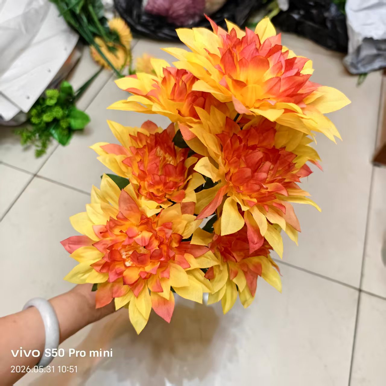 Artificial flowers, decorative flowers, plastic flowers, artificial flowers, handcrafted flowers, materials for home decor, plastic flowers, 7-head artificial lotus flowers, silk flowers, plastic flowers, artificial flowers, wedding DIY handcrafted flowers, artificial flowers, shooting props Item Picture