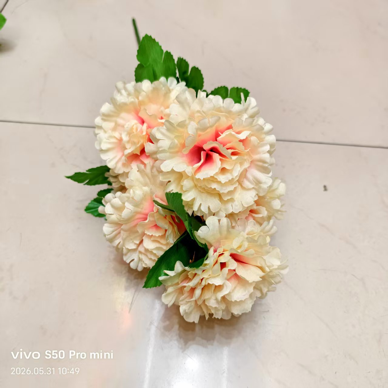 Artificial flowers, decorative flowers, plastic flowers, artificial flowers, handcrafted flowers, materials for home furnishings, plastic flowers, 7-head artificial lilac flowers, silk flowers, plastic flowers, artificial flowers, wedding DIY handcrafted flowers, artificial flowers, shooting props Specification image