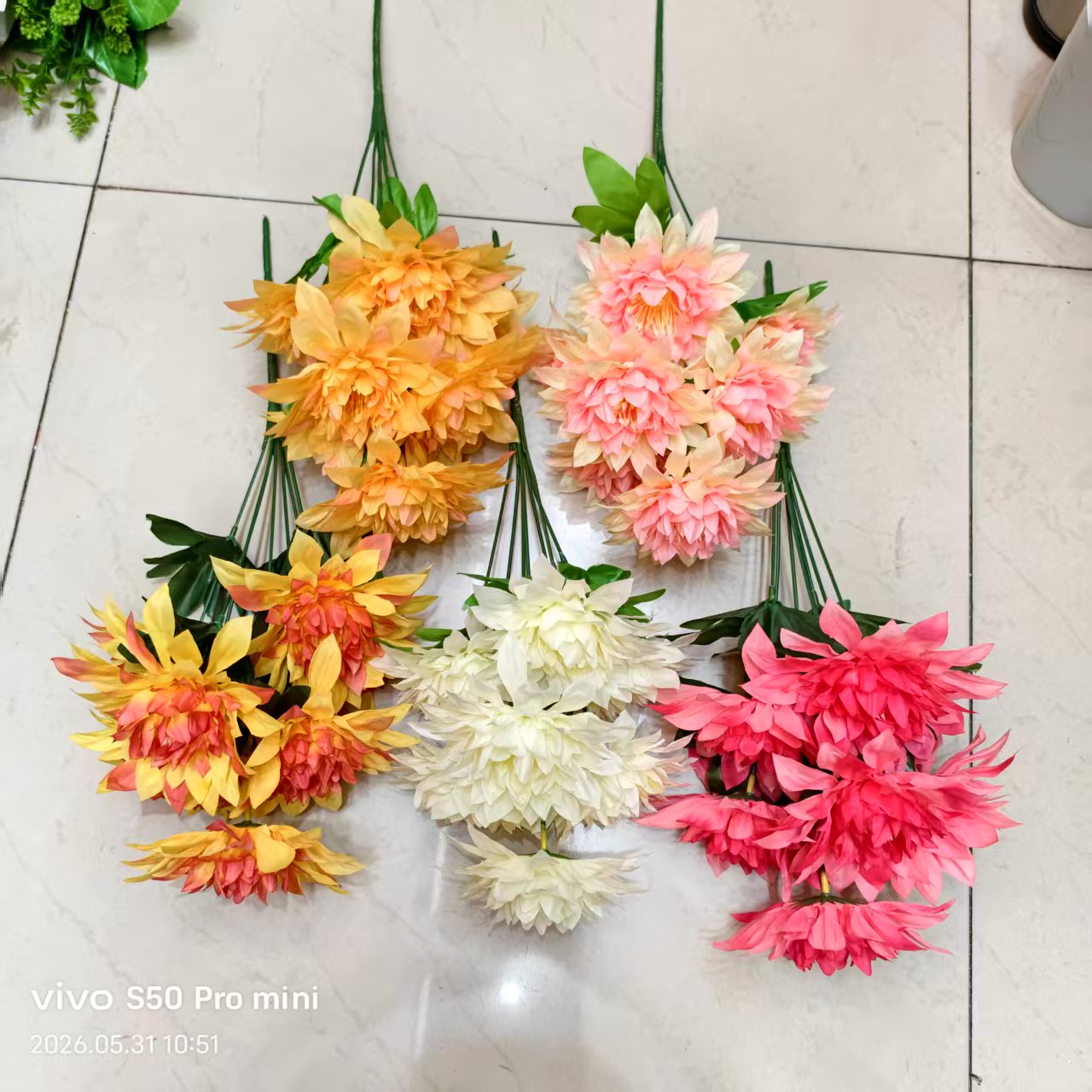 Artificial flowers, decorative flowers, plastic flowers, artificial flowers, handcrafted flowers, materials for home decor, plastic flowers, 7-head artificial lotus flowers, silk flowers, plastic flowers, artificial flowers, wedding DIY handcrafted flowers, artificial flowers, shooting props