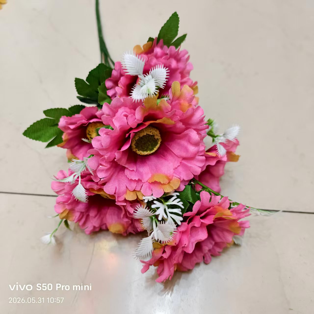 Artificial flowers, decorative flowers, plastic flowers, artificial flowers, handcrafted flowers, materials for home decor, plastic flowers, 7-head artificial sunflowers, silk flowers, plastic flowers, artificial flowers, wedding DIY handcrafted flowers, artificial flowers, shooting props Application Scenario