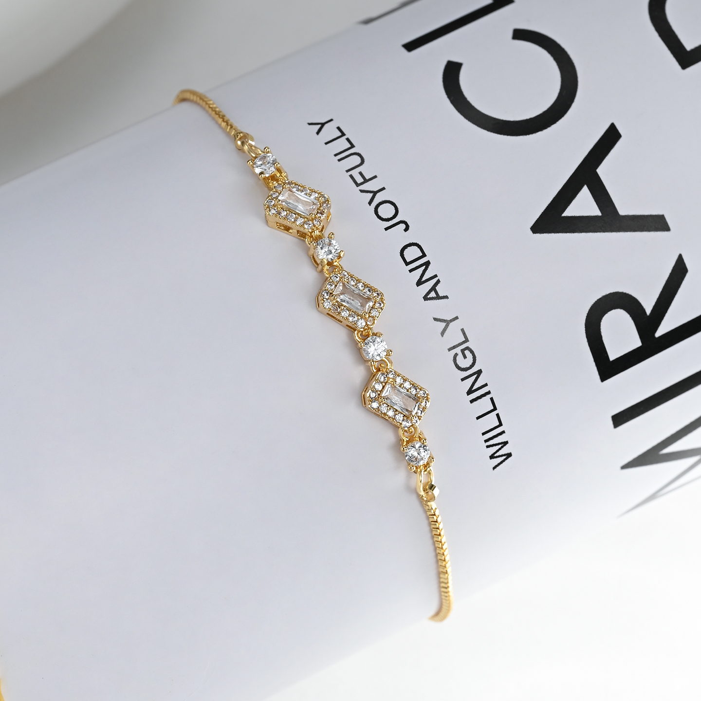 This light luxury and niche forest-themed geometric bracelet is exquisite and versatile, making it a perfect gift for your girlfriend Item Picture