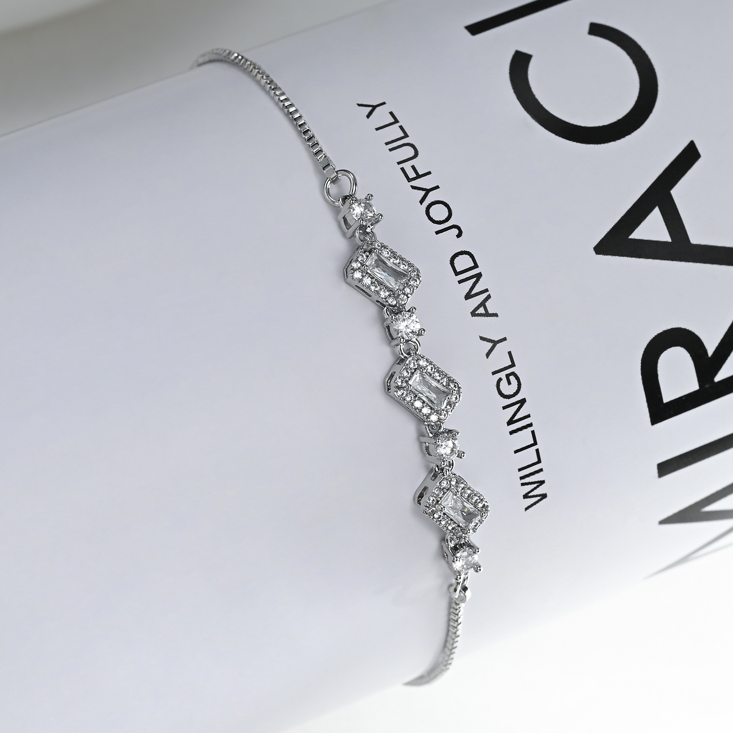 This light luxury and niche forest-themed geometric bracelet is exquisite and versatile, making it a perfect gift for your girlfriend Application Scenario