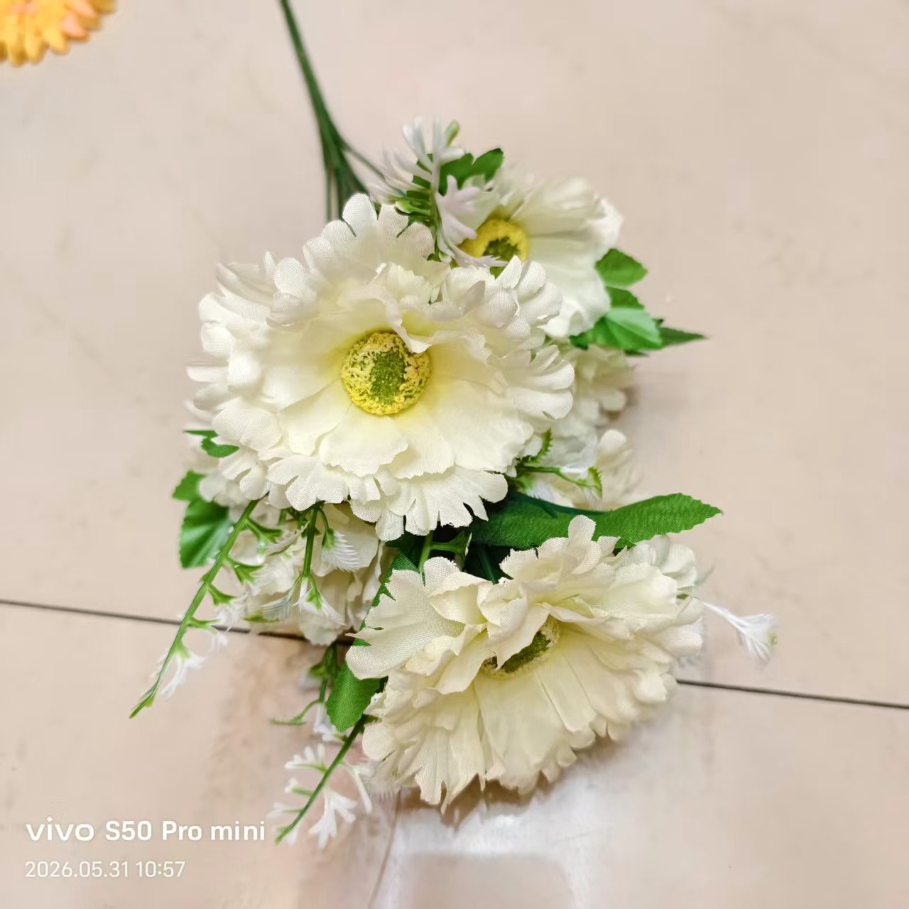 Artificial flowers, decorative flowers, plastic flowers, artificial flowers, handcrafted flowers, materials for home decor, plastic flowers, 7-head artificial sunflowers, silk flowers, plastic flowers, artificial flowers, wedding DIY handcrafted flowers, artificial flowers, shooting props Specification image