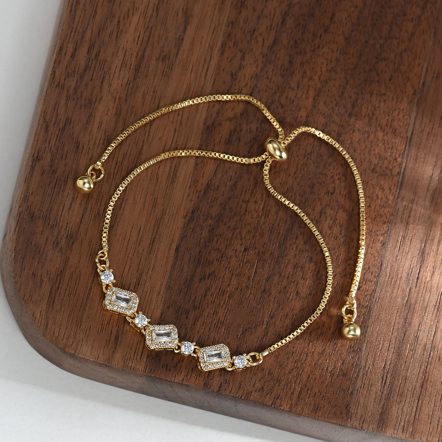 This light luxury and niche forest-themed geometric bracelet is exquisite and versatile, making it a perfect gift for your girlfriend details Picture