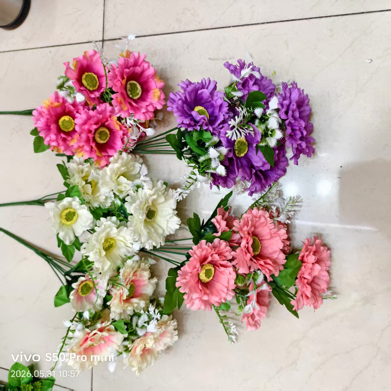 Artificial flowers, decorative flowers, plastic flowers, artificial flowers, handcrafted flowers, materials for home decor, plastic flowers, 7-head artificial sunflowers, silk flowers, plastic flowers, artificial flowers, wedding DIY handcrafted flowers, artificial flowers, shooting props